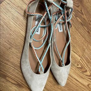 Steve Madden tie up flats